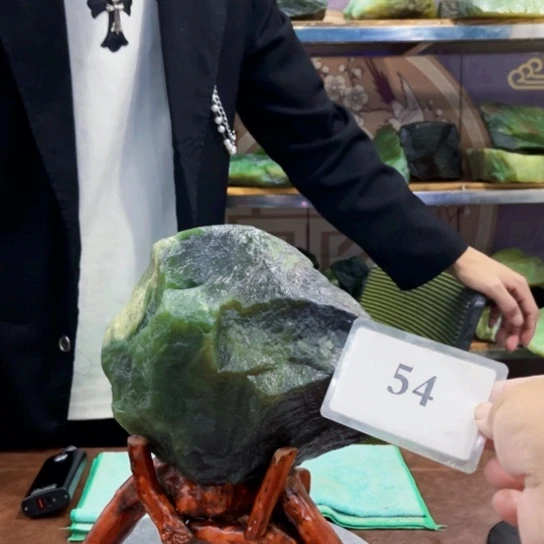 未镶嵌蛇纹石玉原石