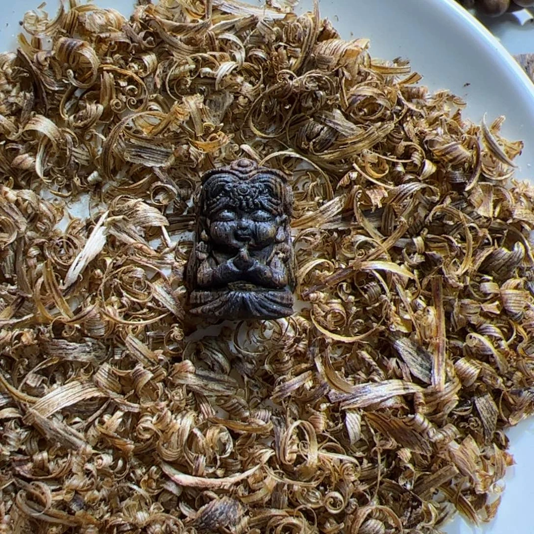 沉香沉香碎屑绿棋扎基拉姆