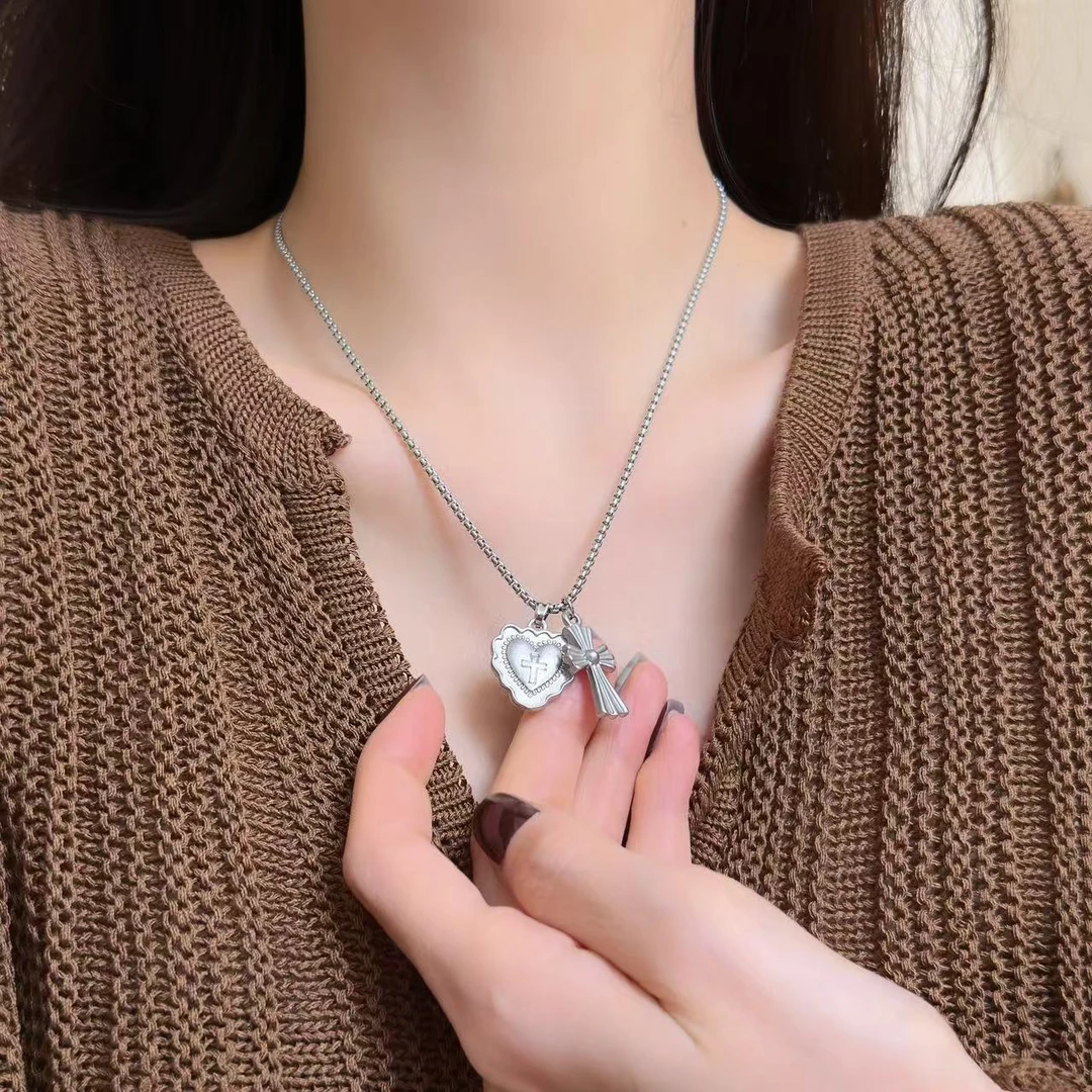 钛钢吊坠 爱心十字架项链女日韩个性甜酷冷淡风百搭饰品锁骨链