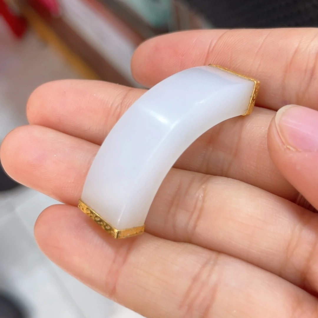 颈饰18K金镶嵌和田玉