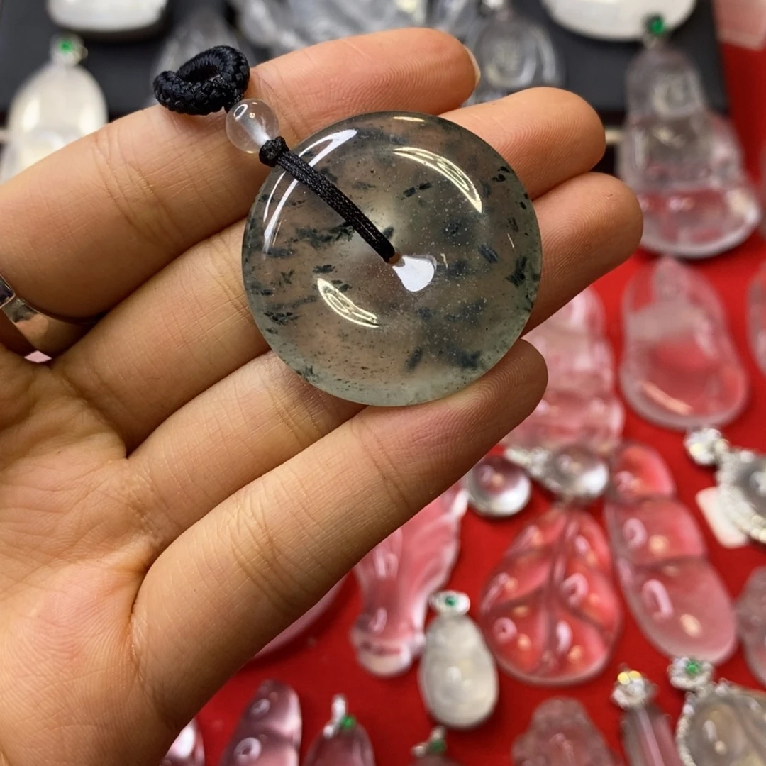 叶***城石英质玉未镶嵌吊坠