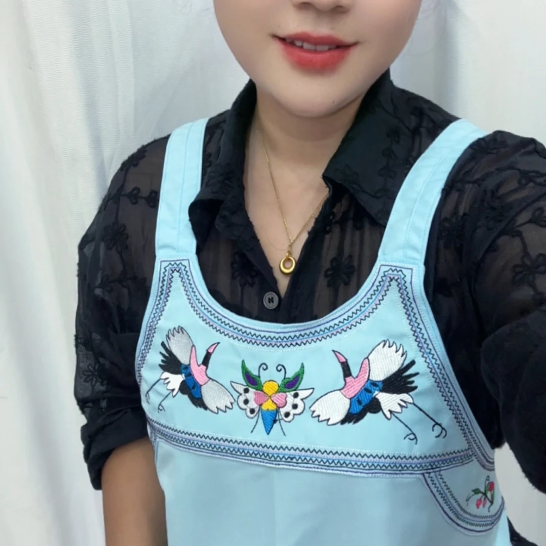 贵州布依族刺绣绣花围裙