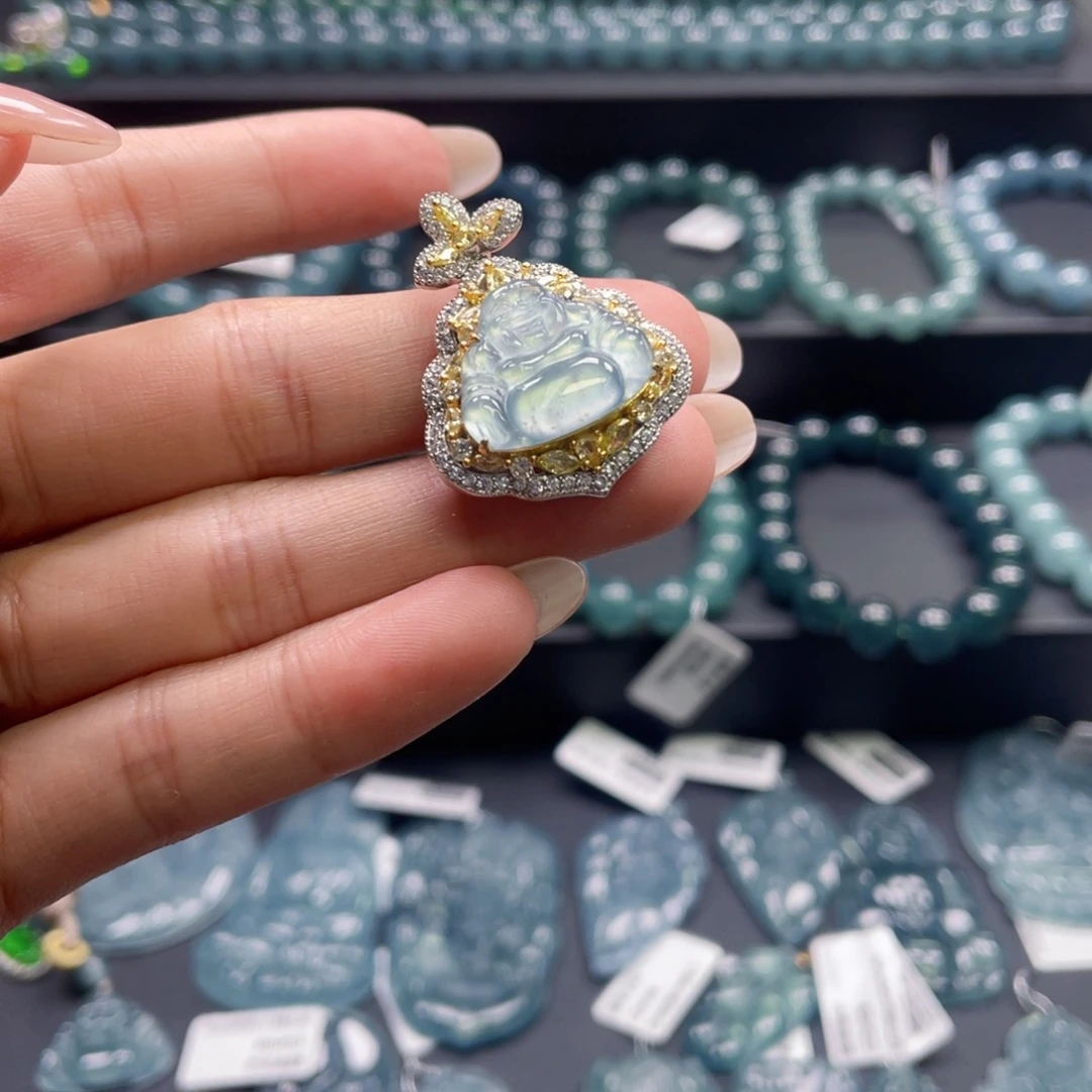 翡翠未镶嵌颈饰佛公