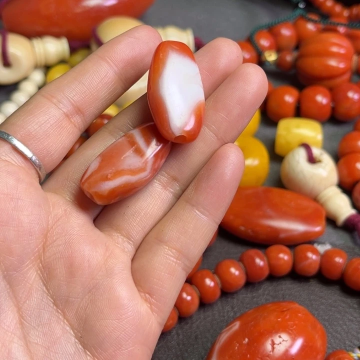 颈饰琉璃青**?琉璃……………..