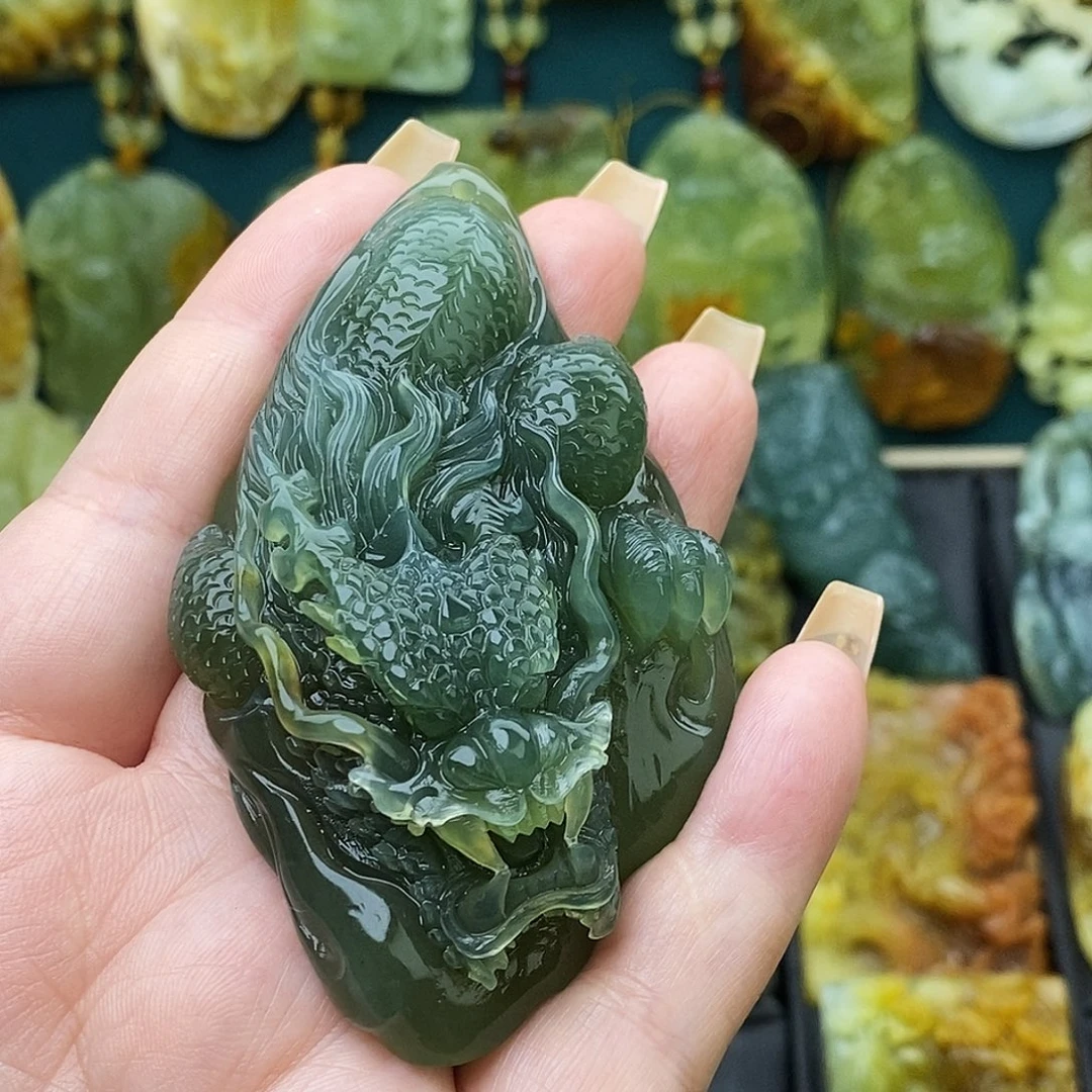 与***行蛇纹石玉未镶嵌颈饰精品龙