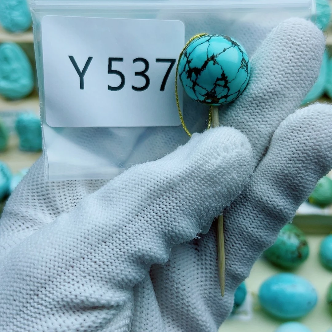 哥***她绿松石未镶嵌珠宝奇石