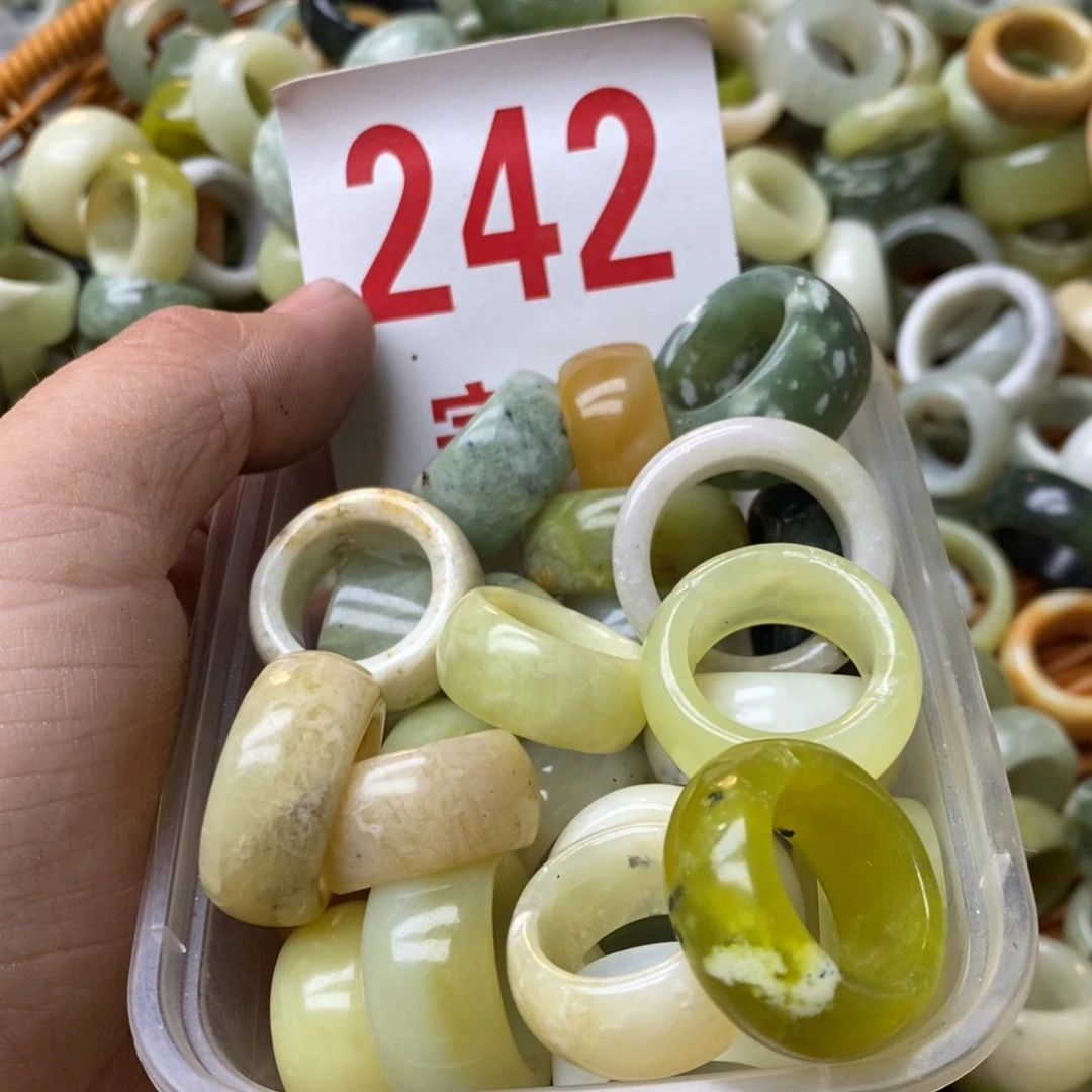 蛇纹石玉挂坠未镶嵌