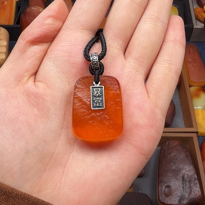 琥珀吊坠(赠链)未镶嵌
