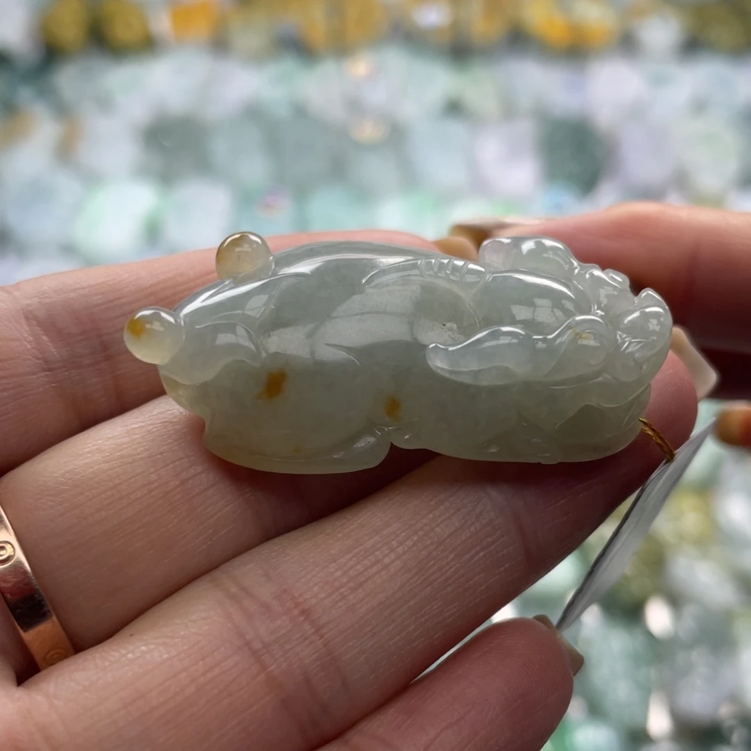 翡翠未镶嵌颈饰貔貅