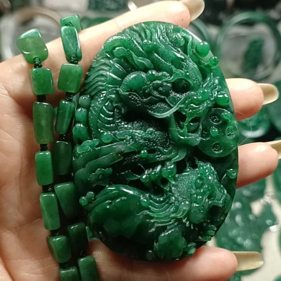 独山玉未镶嵌龙行天下