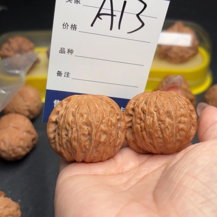 顔***志桃核吊坠40铁锤狮子头