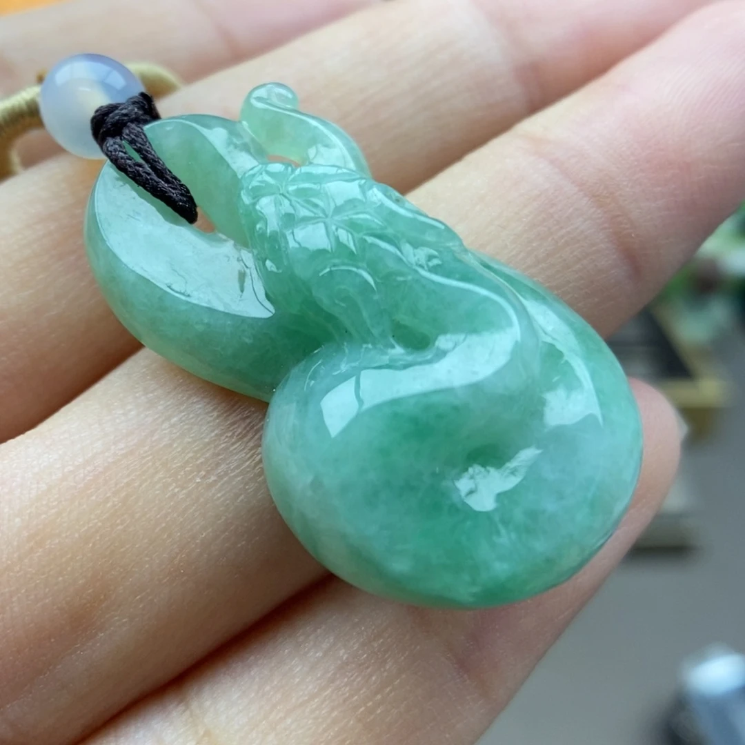 翡翠未镶嵌颈饰吊坠