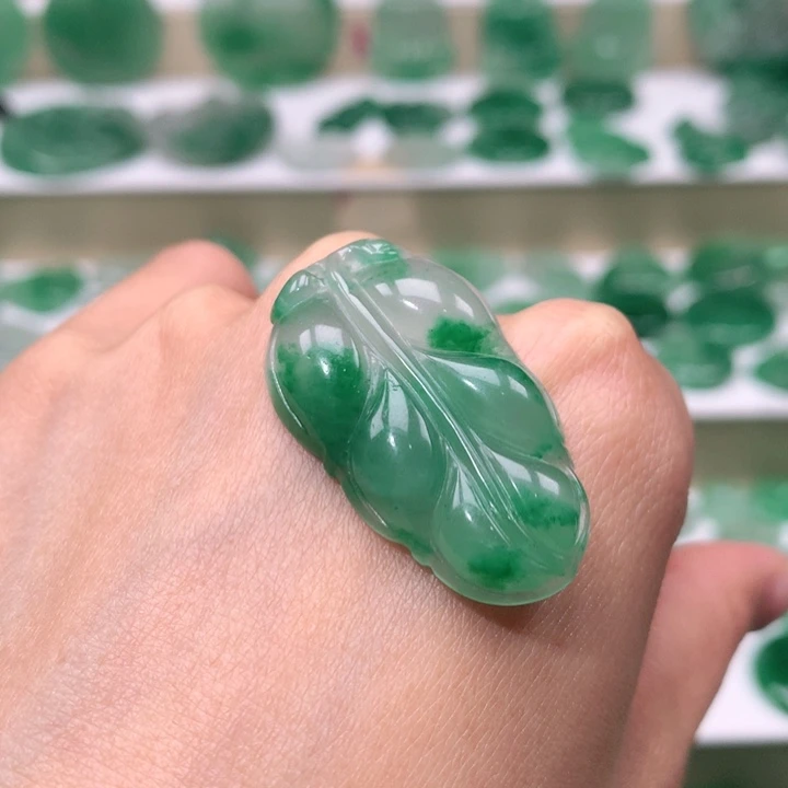 颈饰未镶嵌石英质玉