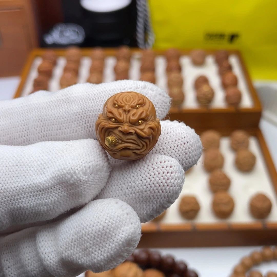 文玩核桃吊坠猴头核桃雕刻