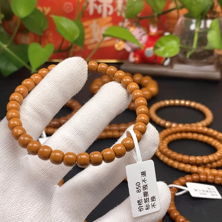 王***洋橄榄核吊坠6.7老挝核尖极限弧单圈微微白保真