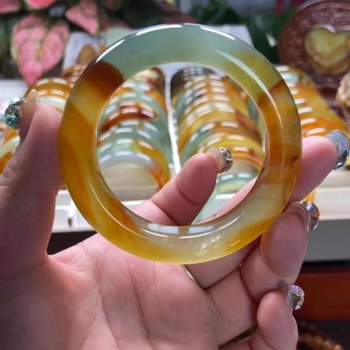 钱***来蛇纹石玉未镶嵌手镯