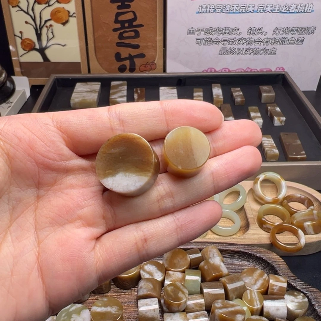 念***芷和田玉（糖玉）未镶嵌珠宝奇石