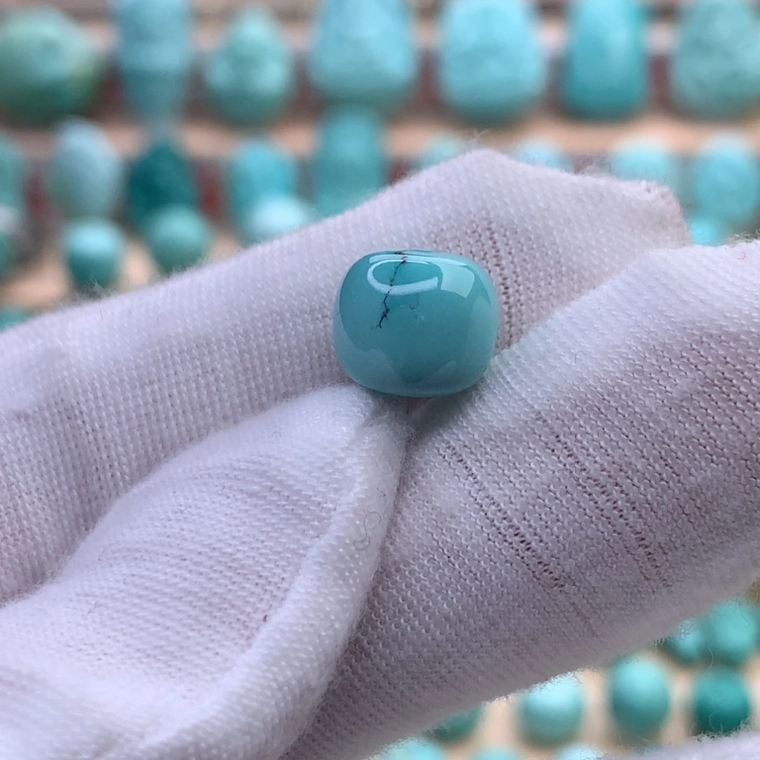 绿松石未镶嵌珠宝奇石原矿绿松石老型