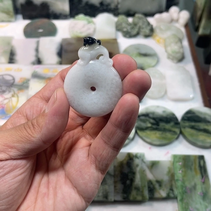 独山玉未镶嵌颈饰