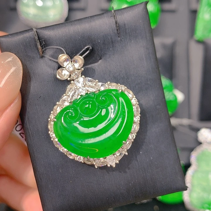 颈饰银S925镶嵌翡翠元气