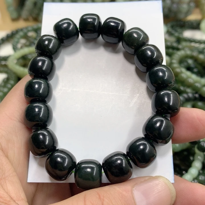 明***月和田玉未镶嵌珠宝奇石