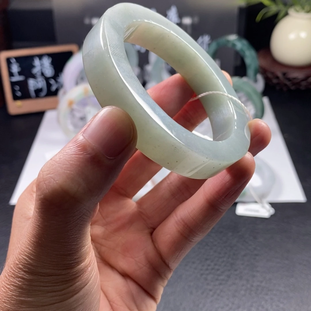 未镶嵌手镯定制翡翠