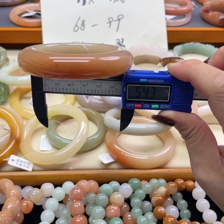 未镶嵌石英岩玉珠宝奇石