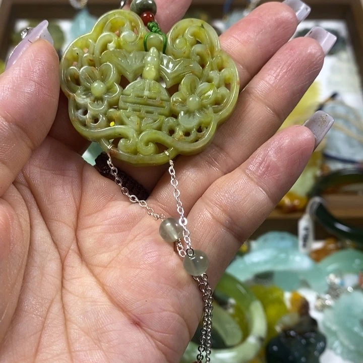 蛇纹石玉未镶嵌吊坠