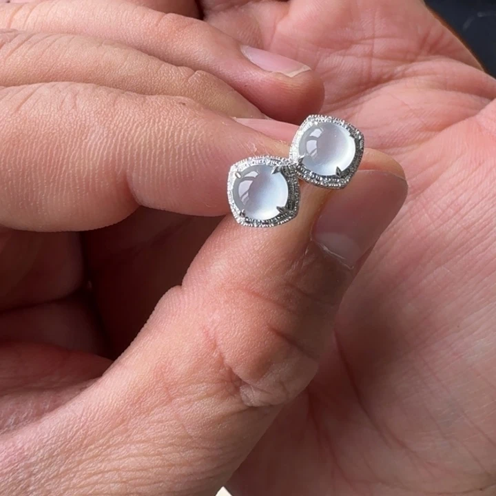 翡翠耳钉18K金镶嵌白冰耳钉