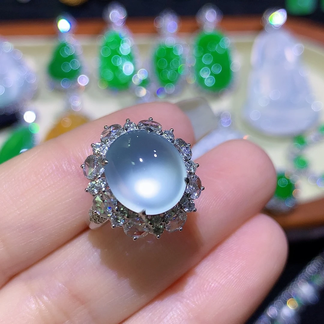 18K金镶嵌戒指翡翠 玻璃种极光蛋面