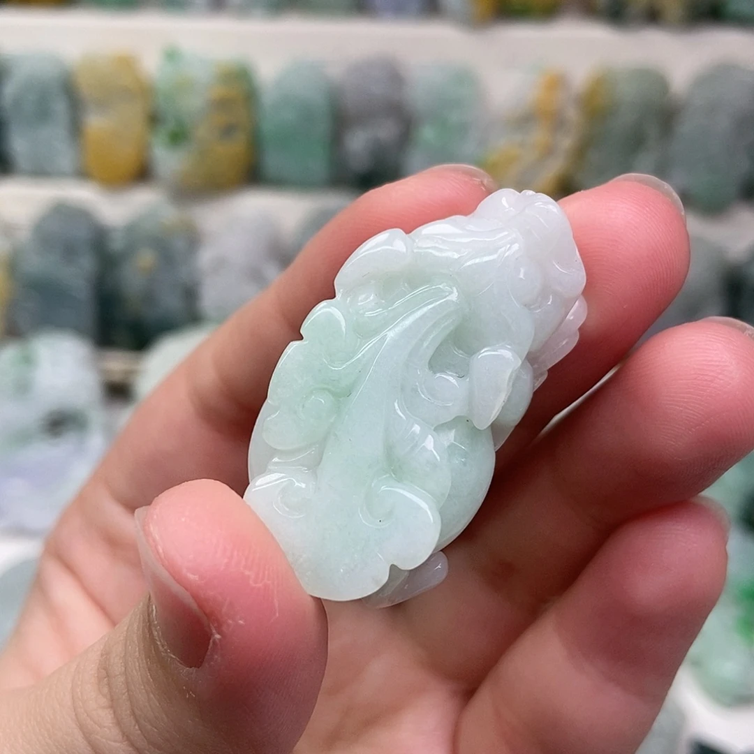 翡翠未镶嵌吊坠(赠链)