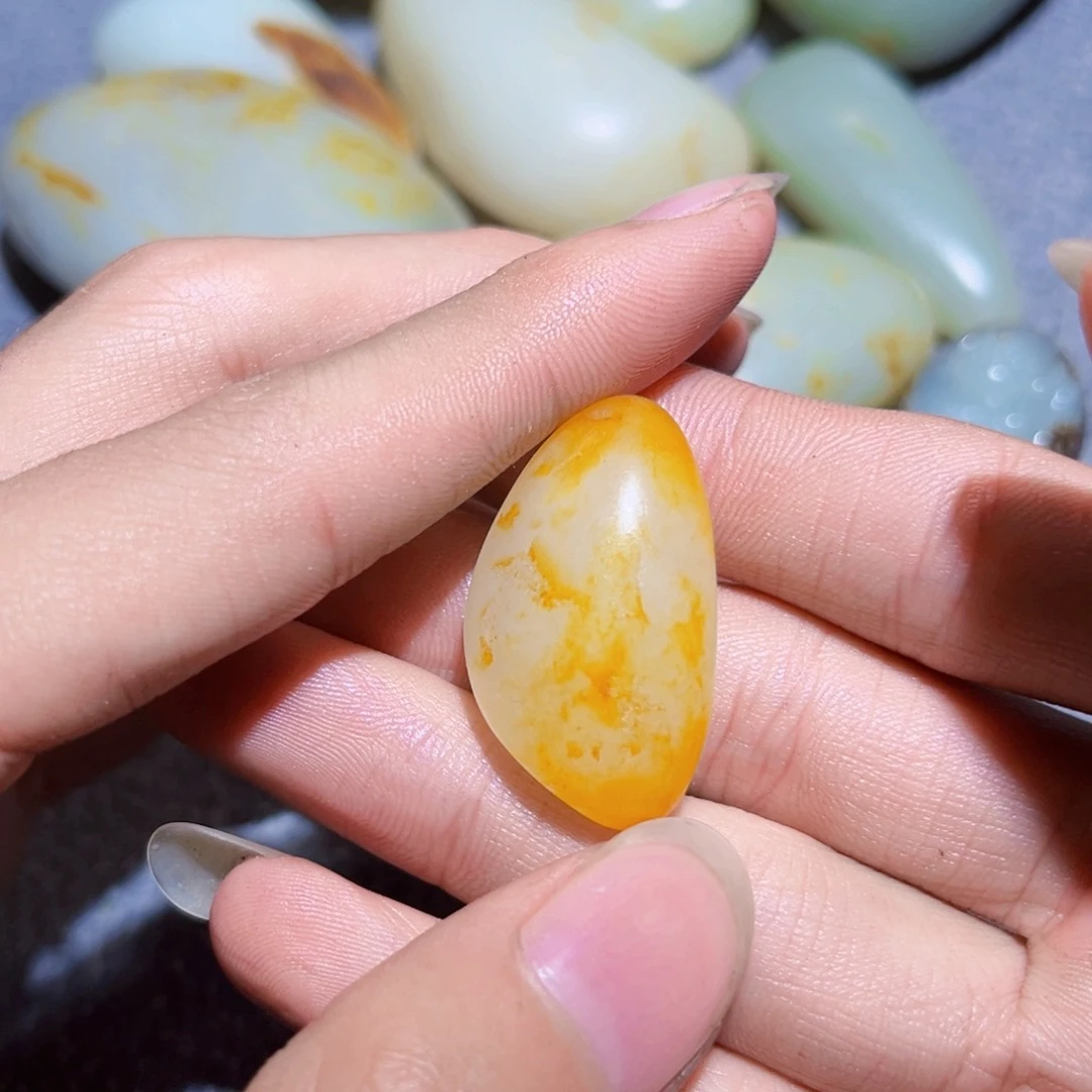 和田玉未镶嵌珠宝奇石