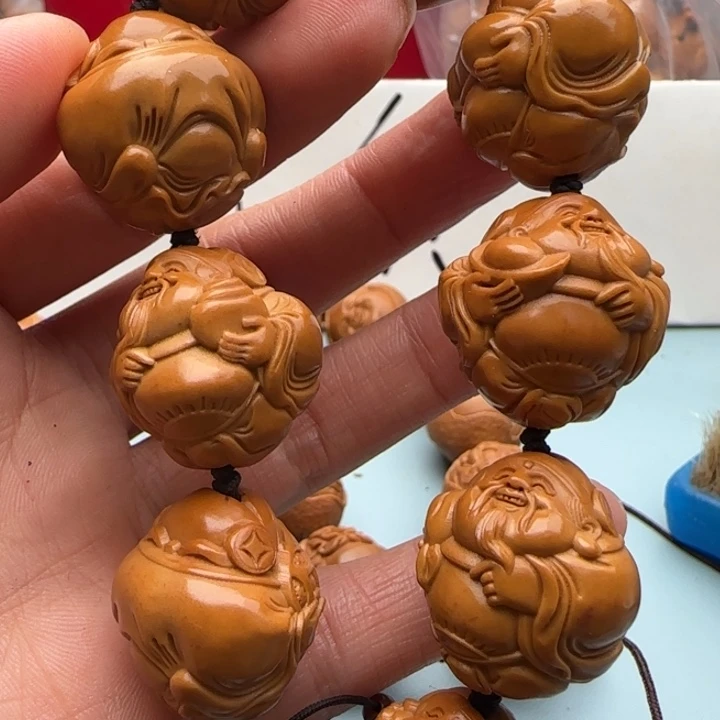 橄榄核手串雕刻工艺