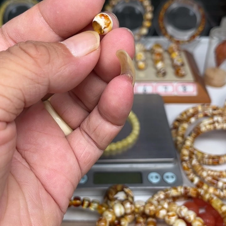 琥珀未镶嵌裸石90号