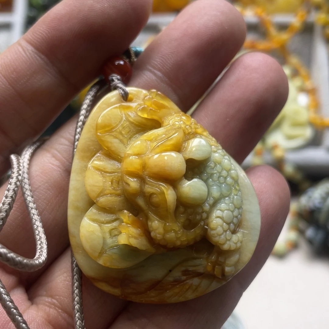 蛇纹石玉颈饰未镶嵌吊坠