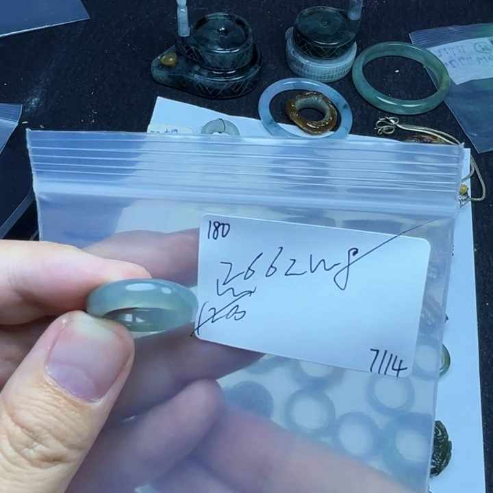 z***f翡翠戒指未镶嵌翡翠