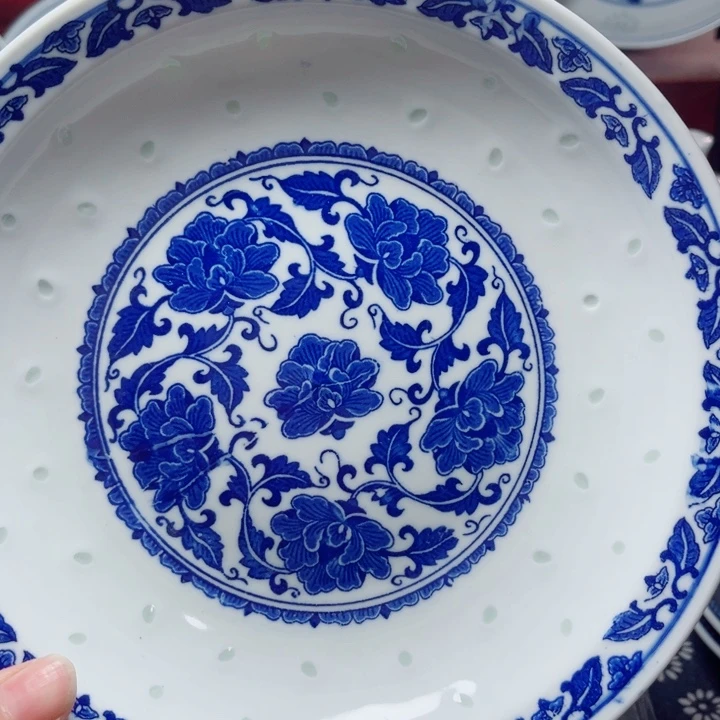 青花玲珑8寸窝盘牡丹花