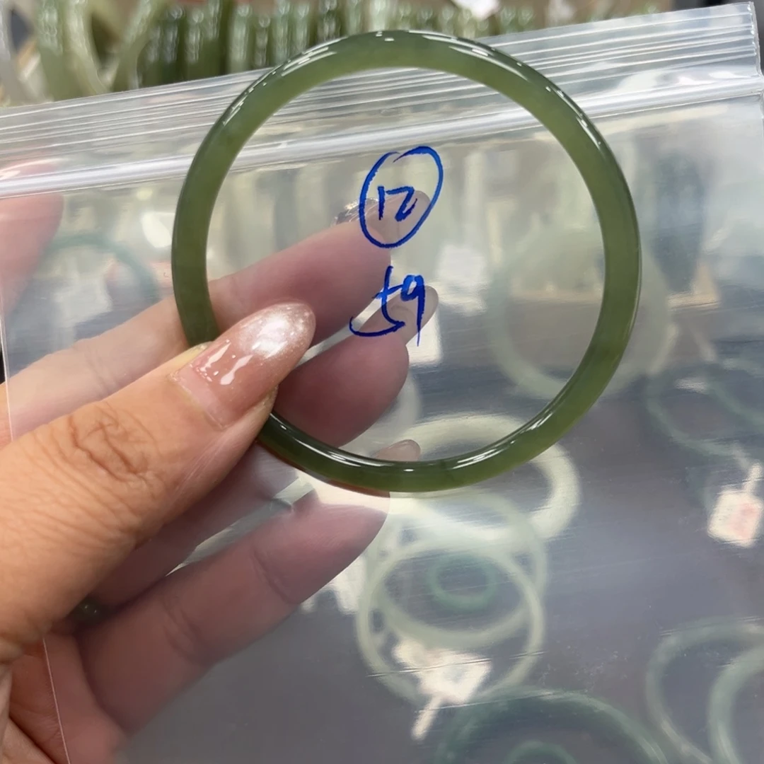 一***仙和田玉未镶嵌手镯