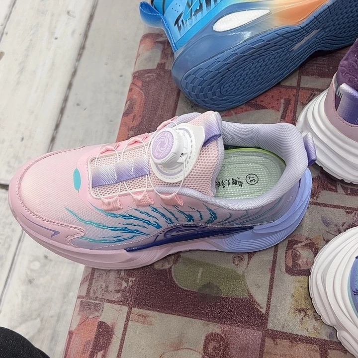 萍***逢35蝴蝶踏板吱吱响，超轻跑得快跳得高