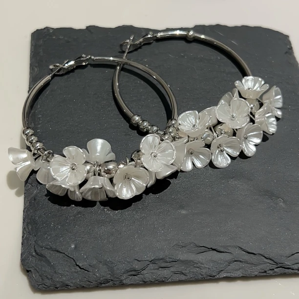 铜合金耳饰 重工高级优雅立体小白花大耳圈