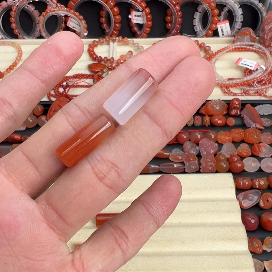 ****福南红玛瑙未镶嵌颈饰两颗