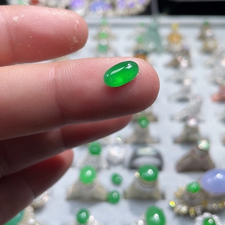 翡翠裸石甜阳绿蛋面