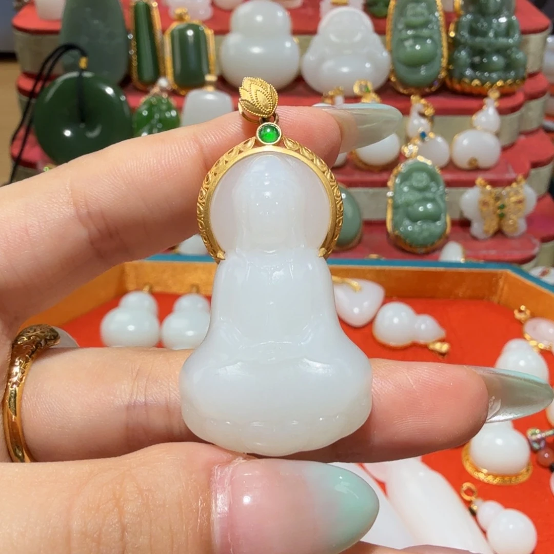和田玉18K金镶嵌颈饰