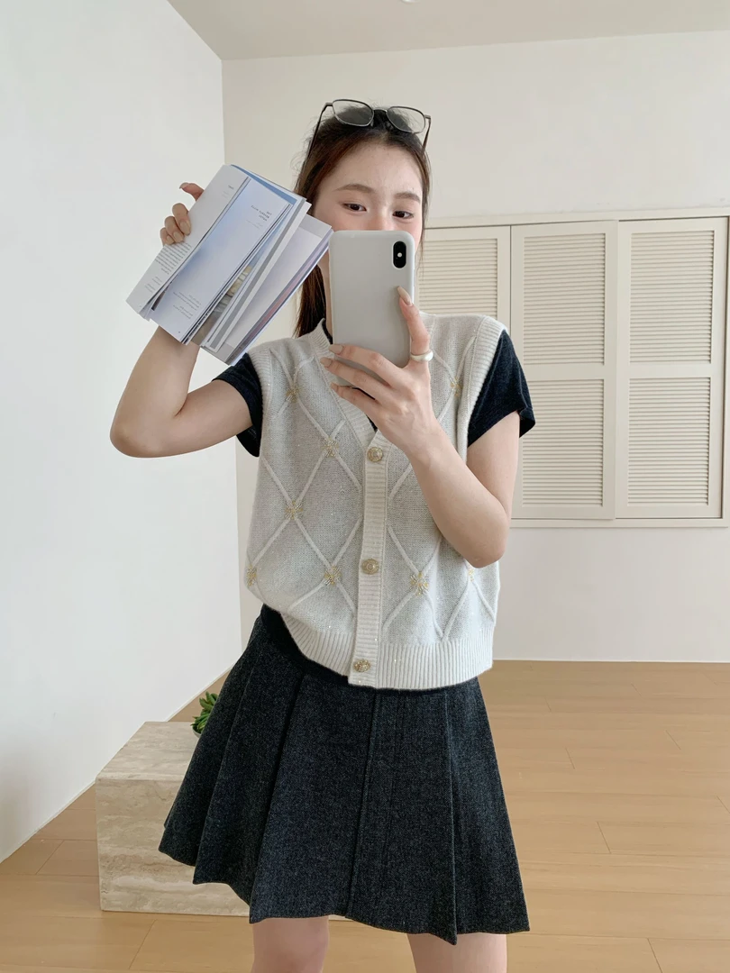 【素简.970193】秋冬新款驼羊绒摒金线珠管阿兰花马甲女装针织衫