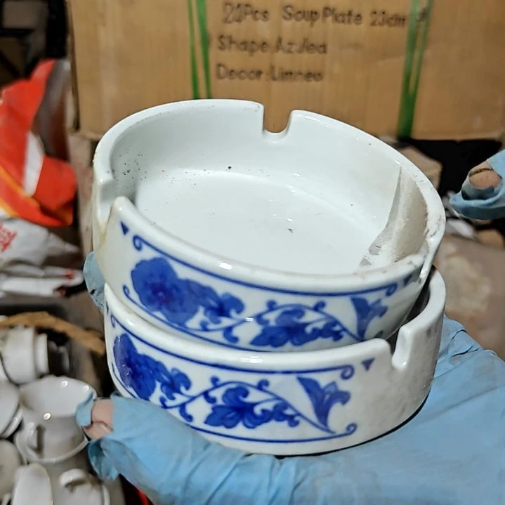 摆件盘子碗茶壶啥都有