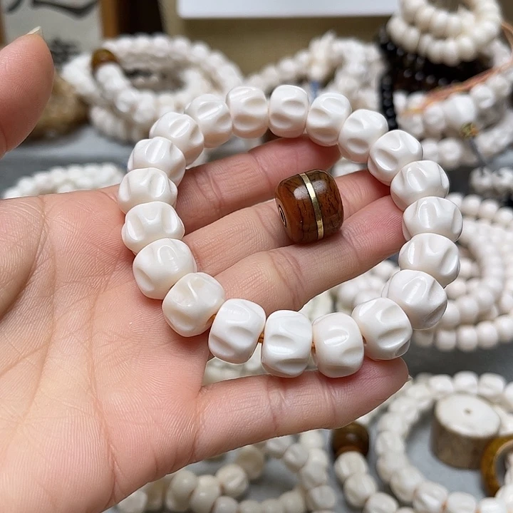 香榧木鹿角1.4百香微瑕带顶珠