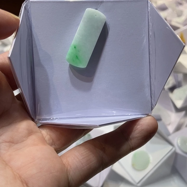 翡翠未镶嵌挂件挂件