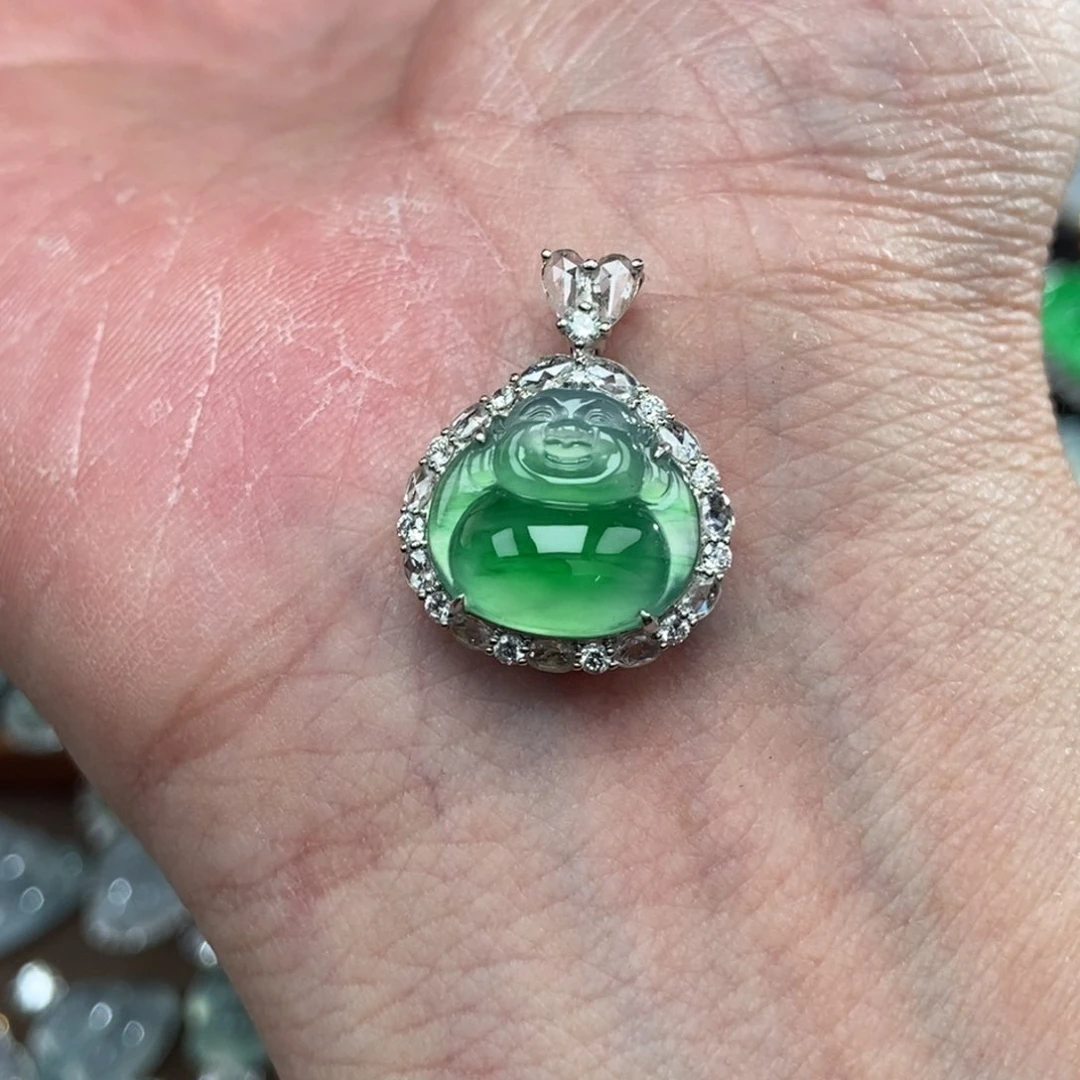 颈饰18K金镶嵌翡翠佛公