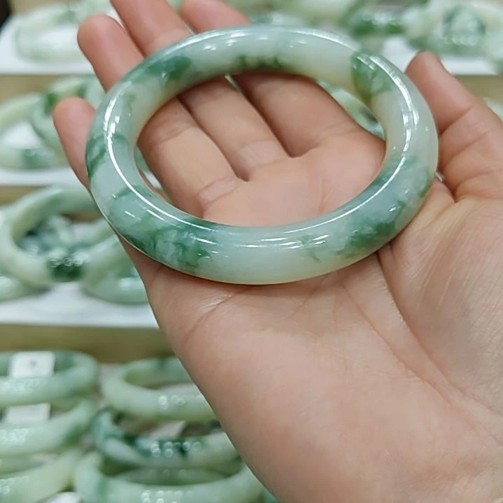 透闪石-蛇纹石玉手镯未镶嵌今**夕