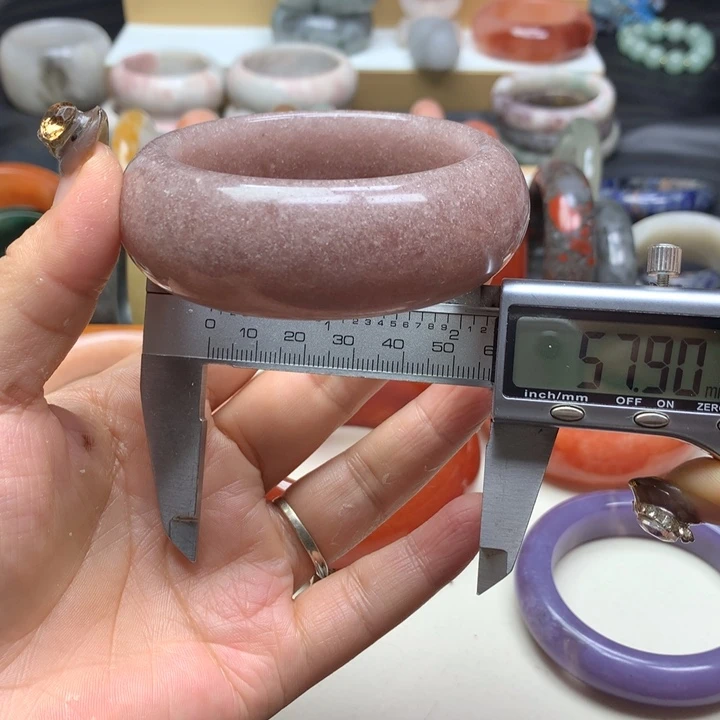 未镶嵌手镯石英质玉